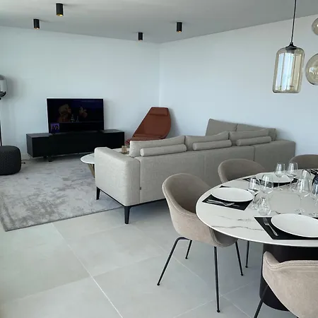 Higueron 5821 Luxe Met Zeezicht *
