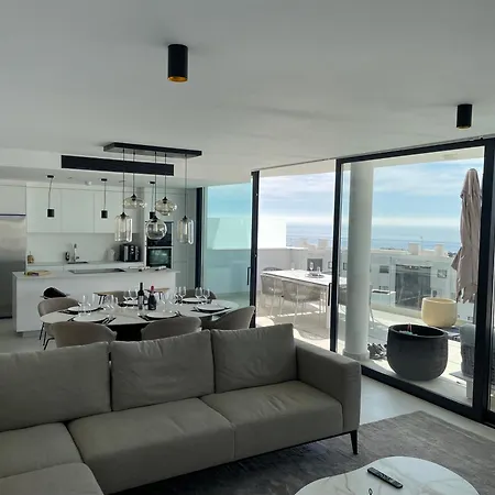 Higueron 5821 Luxe Met Zeezicht Apartment