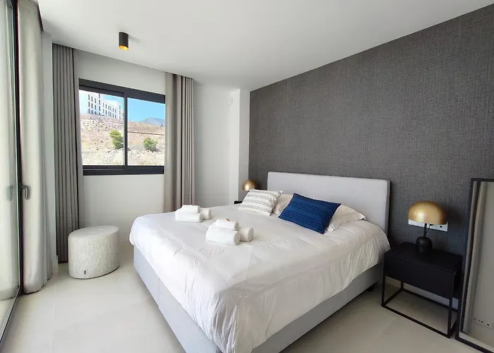 Higueron 5821 Luxe Met Zeezicht *