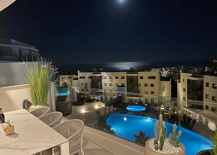 Higueron 5821 Luxe Met Zeezicht