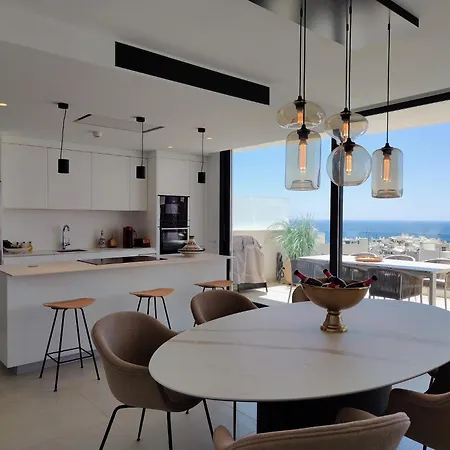 Higueron 5821 Luxe Met Zeezicht Apartman